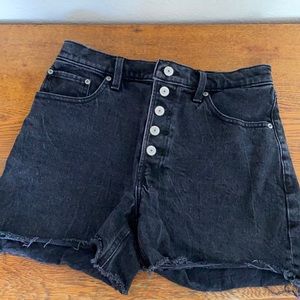 Abercrombie High Rise 4” Mom Short